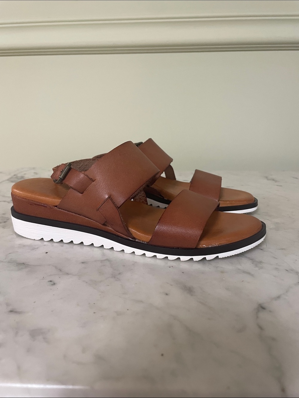 Bertuchi Women's Brown Leather Sandals - Size 6.5